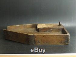 XIXe siècle Belle Planche à Découper de Poissonnier en bois. Anneau en fer forgé