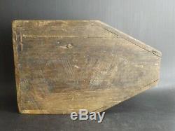 XIXe siècle Belle Planche à Découper de Poissonnier en bois. Anneau en fer forgé